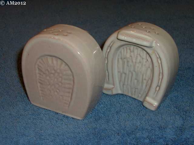 Horseshoe shakers glazed white sand